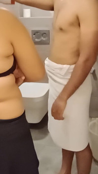 インドの女性上司がヌードの性感マッサージを受け、使用人が上司マダムとセックスしたフルヒンディー語オーディオ