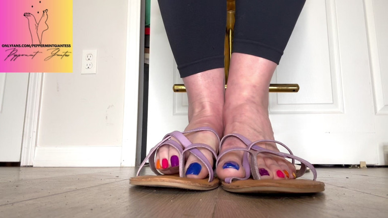 Peppermint Giantess: Maat 16 voet schoenspel &amp;&amp; bungelend in sandalen - 67 lange Amazon