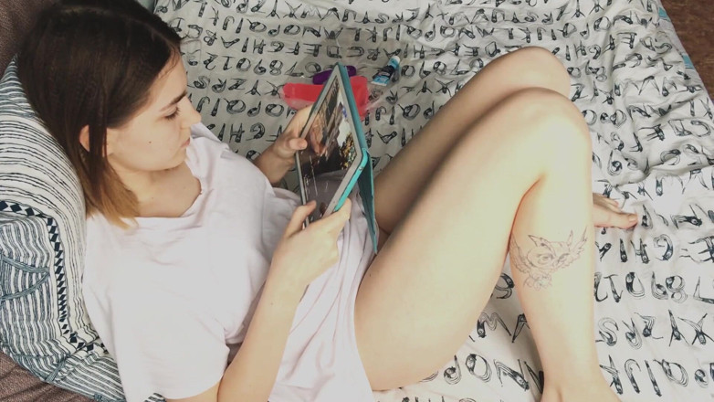 My Little Betsy: Nudila se při hraní pubg a začala si hrát s...