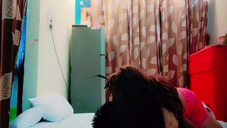 Ankita10000: 私の家の所有者と浮気をしている私のふしだらな妻