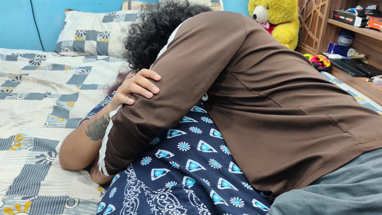 Vaigavarun45: गांड प्रेस चुंबन, गर्दन चुंबन, चूत रगड़ना और नाइटी में चुंबन