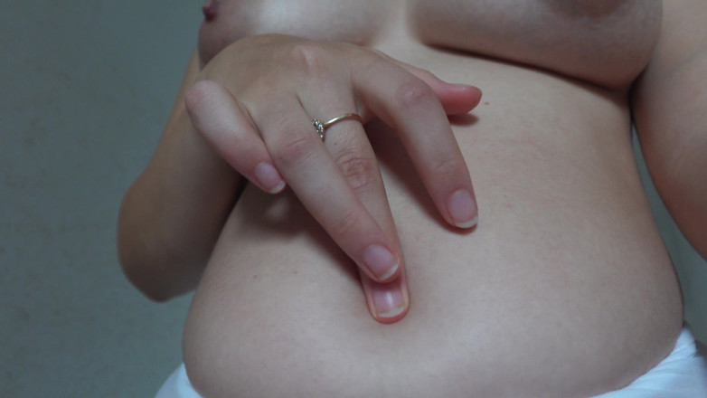 AmayaMori: Ma femme indienne en bas blancs montre son gros cul...