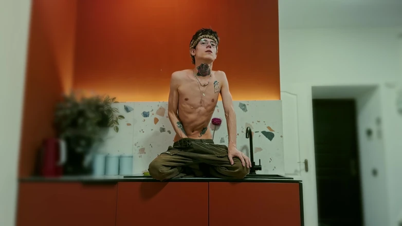 HotDogs studio: Twink Has Fun in the Studio Kitchen