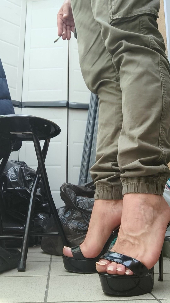Mutsakin: Scopando tacchi e piedi sexy