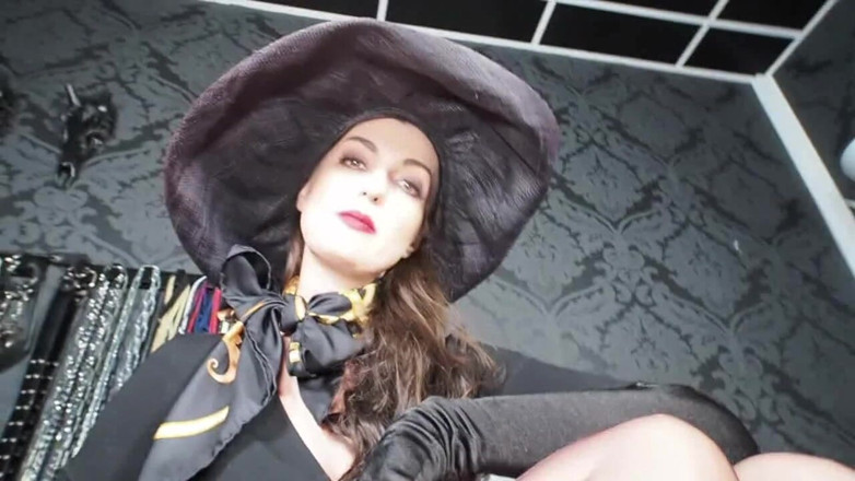 Lady Victoria Valente: Wanita kaya dengan topi mengusik &amp; penafian kayu kulit dan kasut...