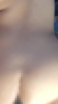 La bella sissy gioca con il suo dildo