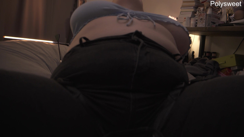 Polly Sweet: Я плюю тобі в рот після того, як ти смокчеш мій страпон і облизуєш мої пальці на ногах