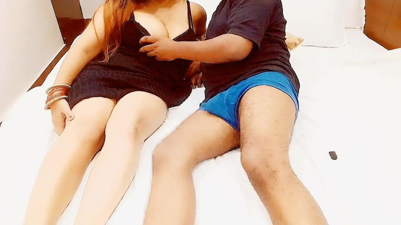 Preetipankaj115: 邻居德西哥穿着黑色礼服的传教士和狗式做爱