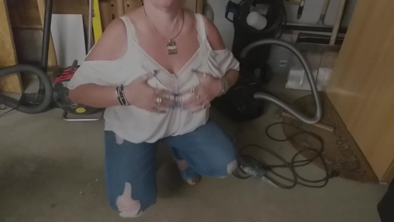 PureVicky66: Calda nonna succhia un grosso cazzo conrelish