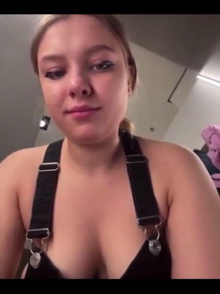 JuiceLussie: Masturbuje się w przymierzalni