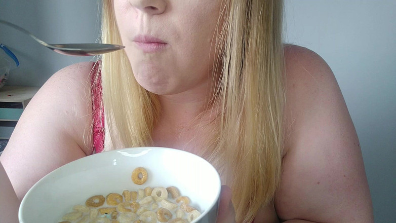 Julie_Bliss: Julie Bliss - Snídaně obryně