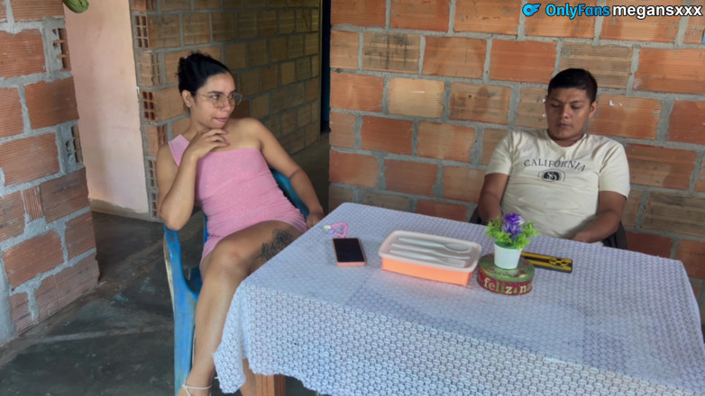 MeGanSxx: 赤いTバックを横に置いて、彼女にキャーッと鳴かせました