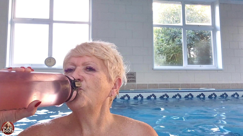 Uk Joolz: Naked Swimming!
