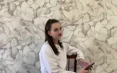 Jogo de Verdade ou Desafio com um Amigo Terminou com Sexo Quente na Mesa