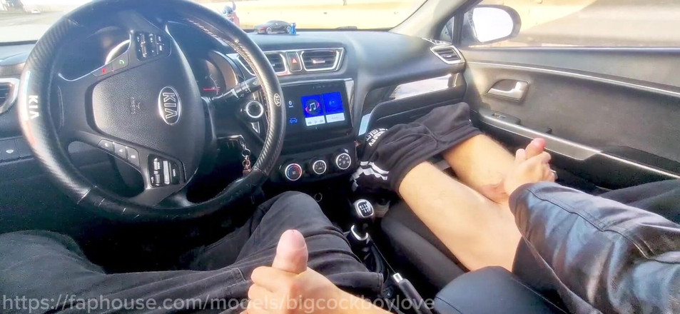 AlexGay: Killar kom på motorvägen genom att rycka av