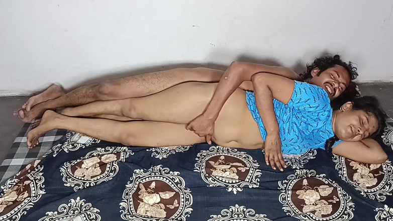 Desi Bhabhi Neha: 印度夫妇重口味性爱 - 德西哥和她真正的丈夫