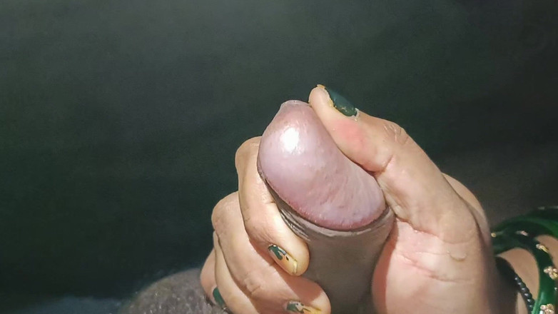 Catchybusty: Catchybusty 想要玩弄鸡巴