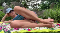 Lolacam: Im park liegen