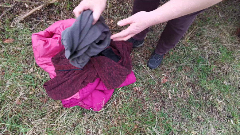 Bouncy Tits Action: Fackování vagíny a koz v lese