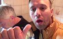Deutschland porn: Coppia matura fa pipì fetish in bagno