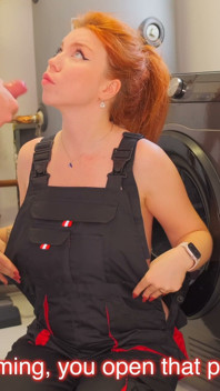 Prinzător de penisuri! Lucrează la gardă și se culcă cu clienții ei