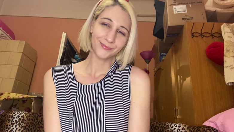 Cuteblonde666: Pizdă păroasă în fustă 2