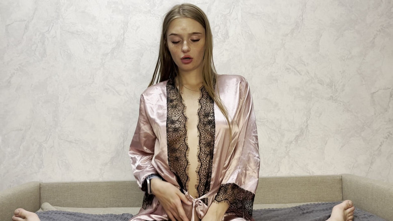 Lovelly_molly: 그녀는 남자친구의 다리를 잡아먹고, 남자친구는 그 다리에 사정합니다