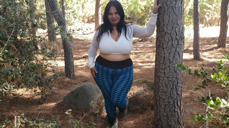 Riderqueen: Stepmom white walking forest big ass