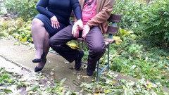 OurFetishLife: Mi madrastra con curvas me ayudó a correrme