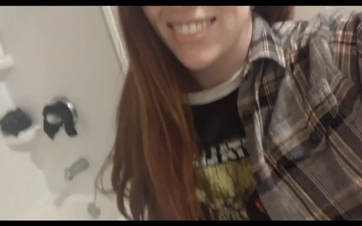 Lily O'Riley: Golden Sprinkles Intimate Piss Compilation