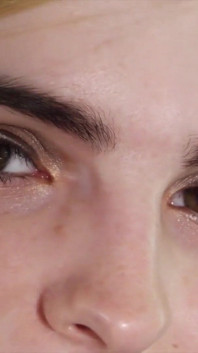 Superstar kecil molek Ella Hollywood menggunakan dildo besar