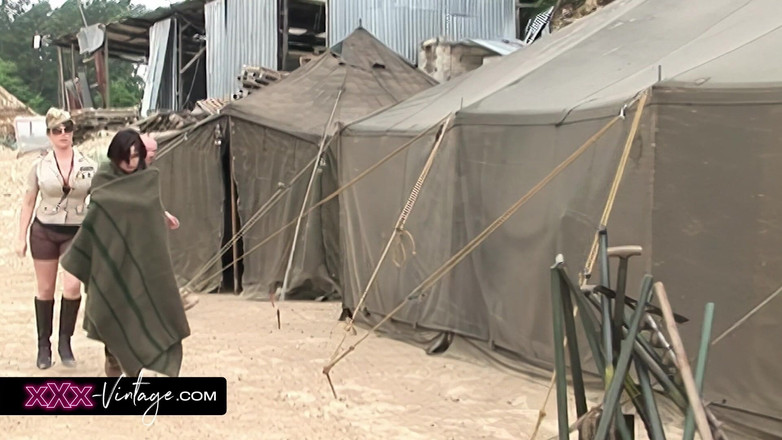 XXX-Vintage: Anální sex ve vojenském táboře