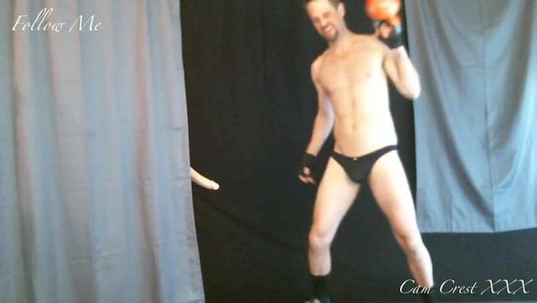 Cam Crest: Seksowny trening w stringach