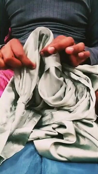 Satén de seda masturbación con la mano porno - semen en satén y sedoso verde salwar de bhabhi 82