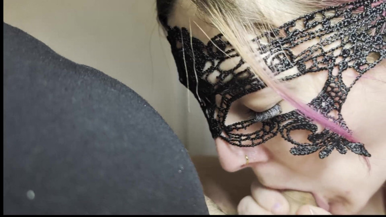 Sheswallowsdaddy: Nachmittags-hals-service - schwarzes kleid schluckt jeden tropfen