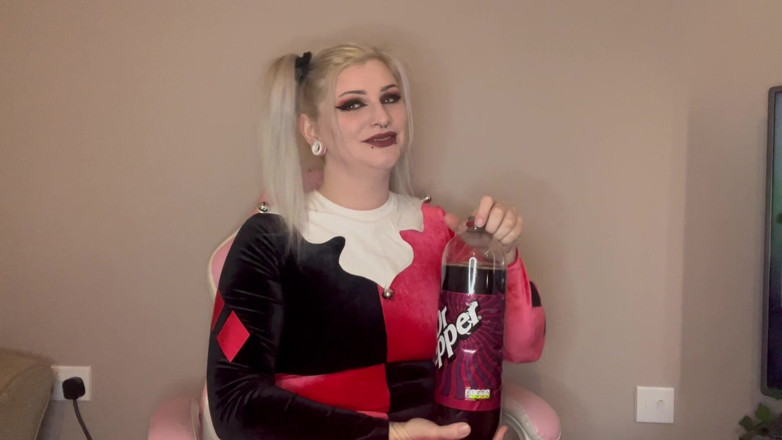 EeveeXo: Încearcă să nu burp Challenge Harley Quinn Cosplay