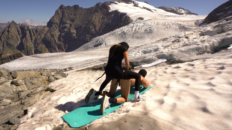 Hottest pleasure: Glacier Adventure s Miou a Maxem pegging šukají na skutečném ledovec