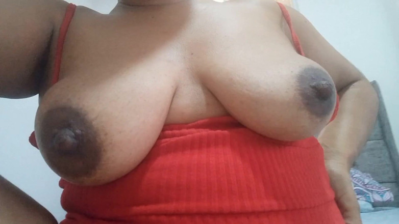 PATY PATY: La mia figliastra si strofina la figa succosa al bordo...