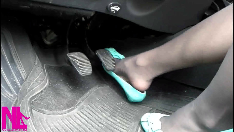 Nyllady: Revving Moje auto v sexy bytech Red Ballet