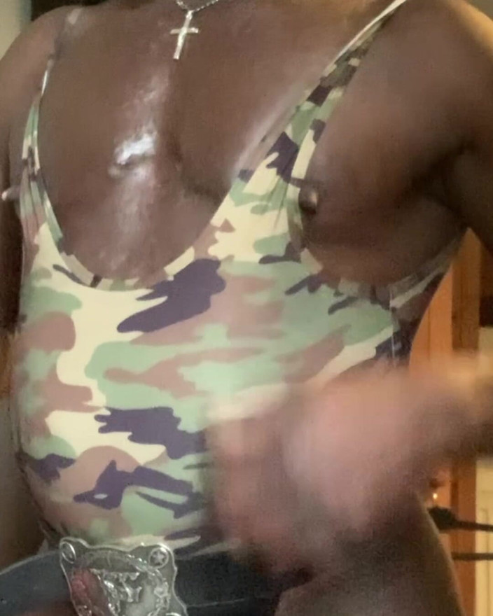 Masculine crossdresser: Singlet đùi cao ủng crossdresser tuyến tiền liệt wank