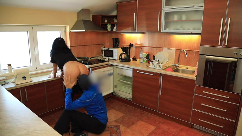 Alexandra Wett: Suami menghisap tukang creampie dari pepek kulit
