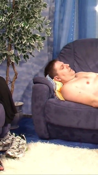Německý pár je jedno, že je tam uklízečka a má s ní sex