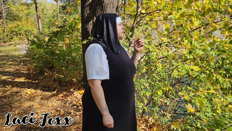 Foxx Denn Studio: Kouření těhotné jeptišky