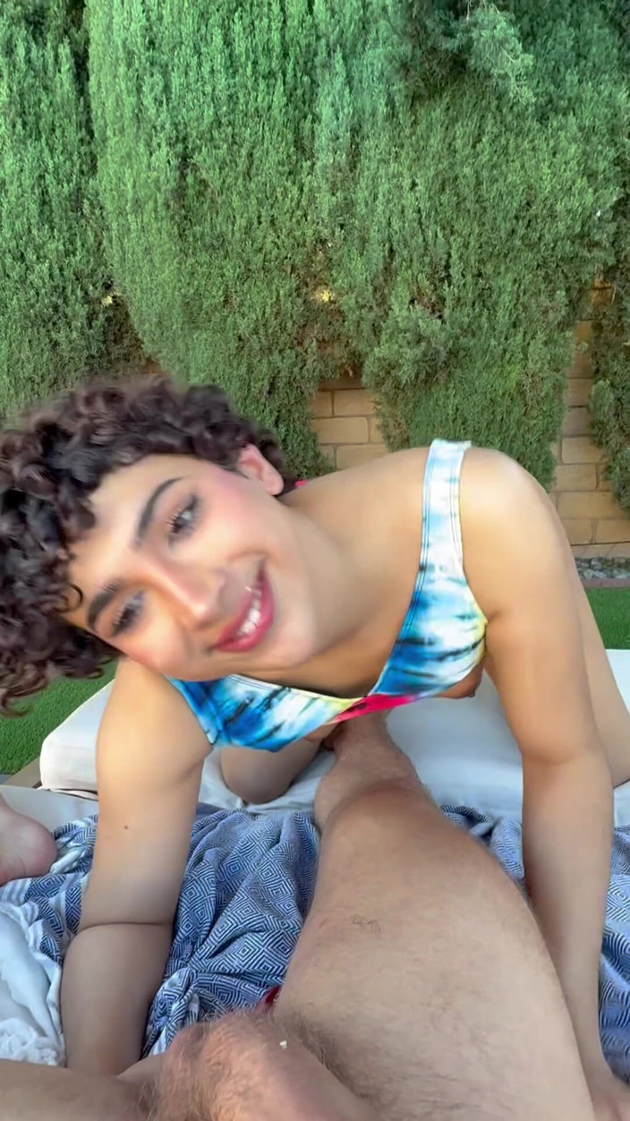 Steve Rickz trans: Gagica trans Foxy Alex îmi oferă o muie în aer liber cu...