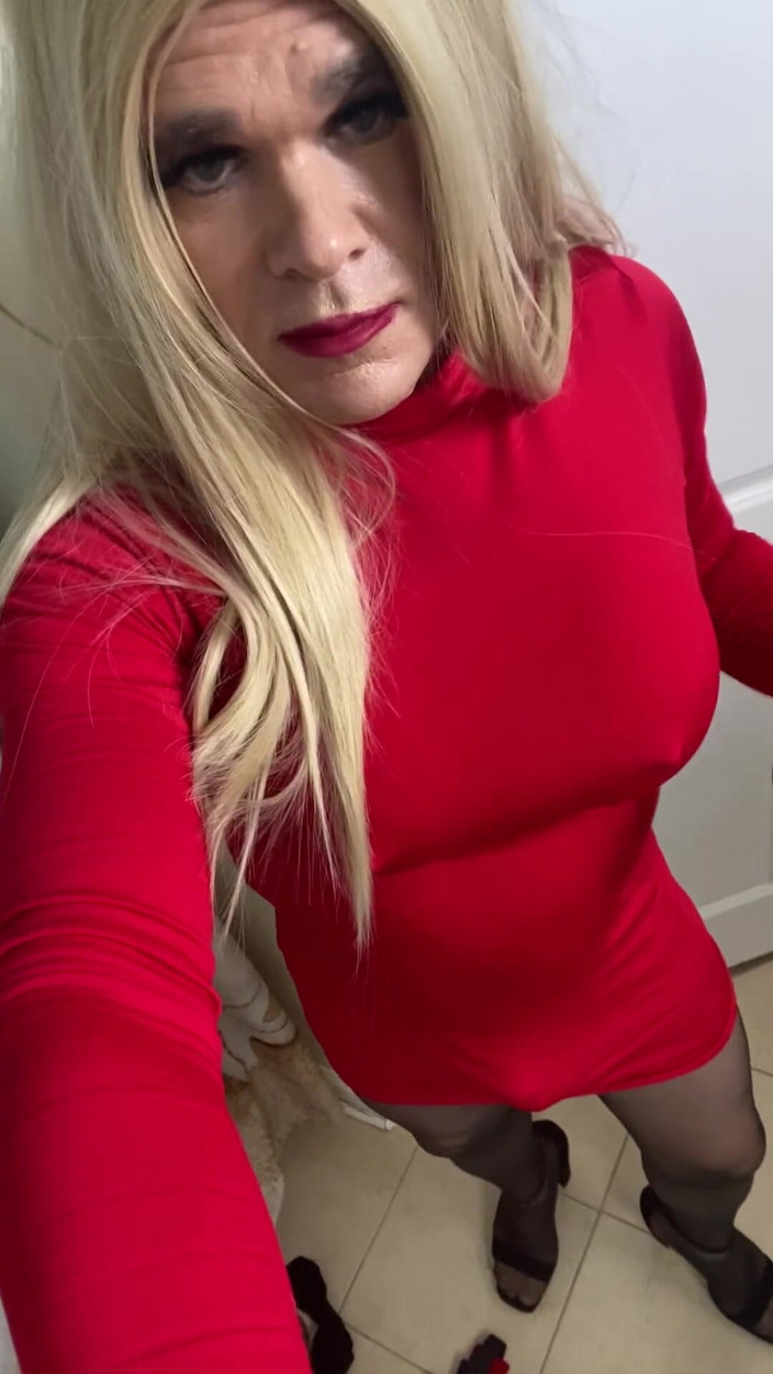 MadisonCD2025: Trans Kobieta Crossdresser w Próbuje spust na Dildo Następnie ssie...