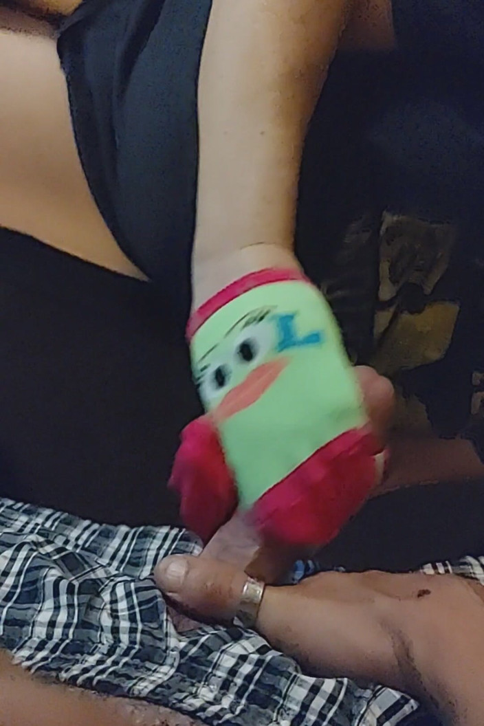 SocksAddict69: #2 sokbeurt sok voetenbeurt - chip sokjob - cartoon sok aftrekken sperma