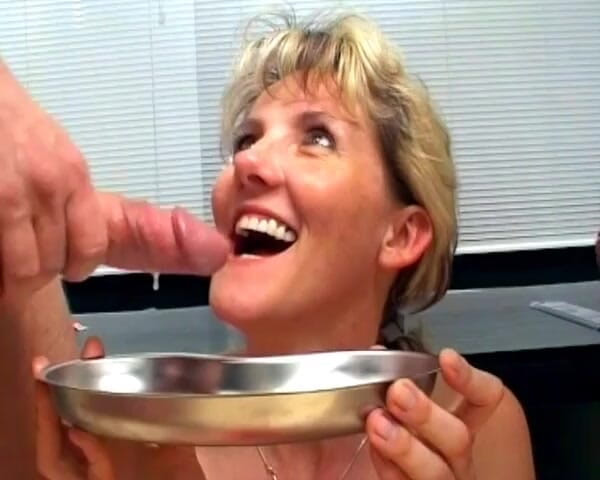 Deutscher hardcore: 病気の患者とムラムラした医者がムラムラしたドイツ人看護師に温かいザーメンを与える