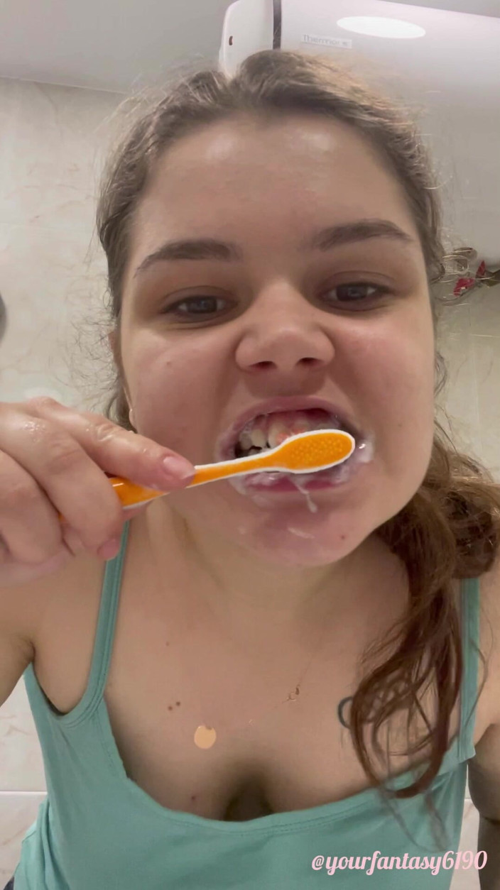 Your fantasy studio: Escovando meus dentes 2