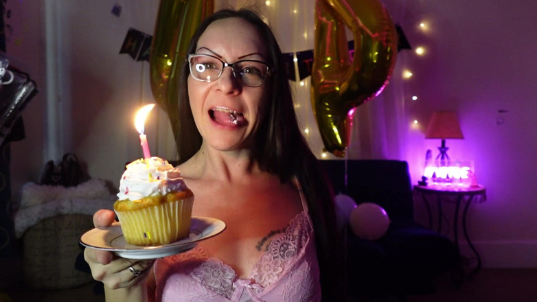 Raven Willow: Candlelight &amp; Cupcake Cravings