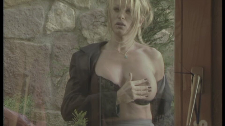 pornitaliangraffiti: 丈夫哺乳，妻子看着